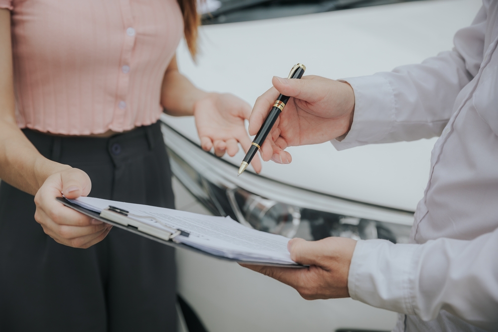 Woman filing a claim with an insurance agent